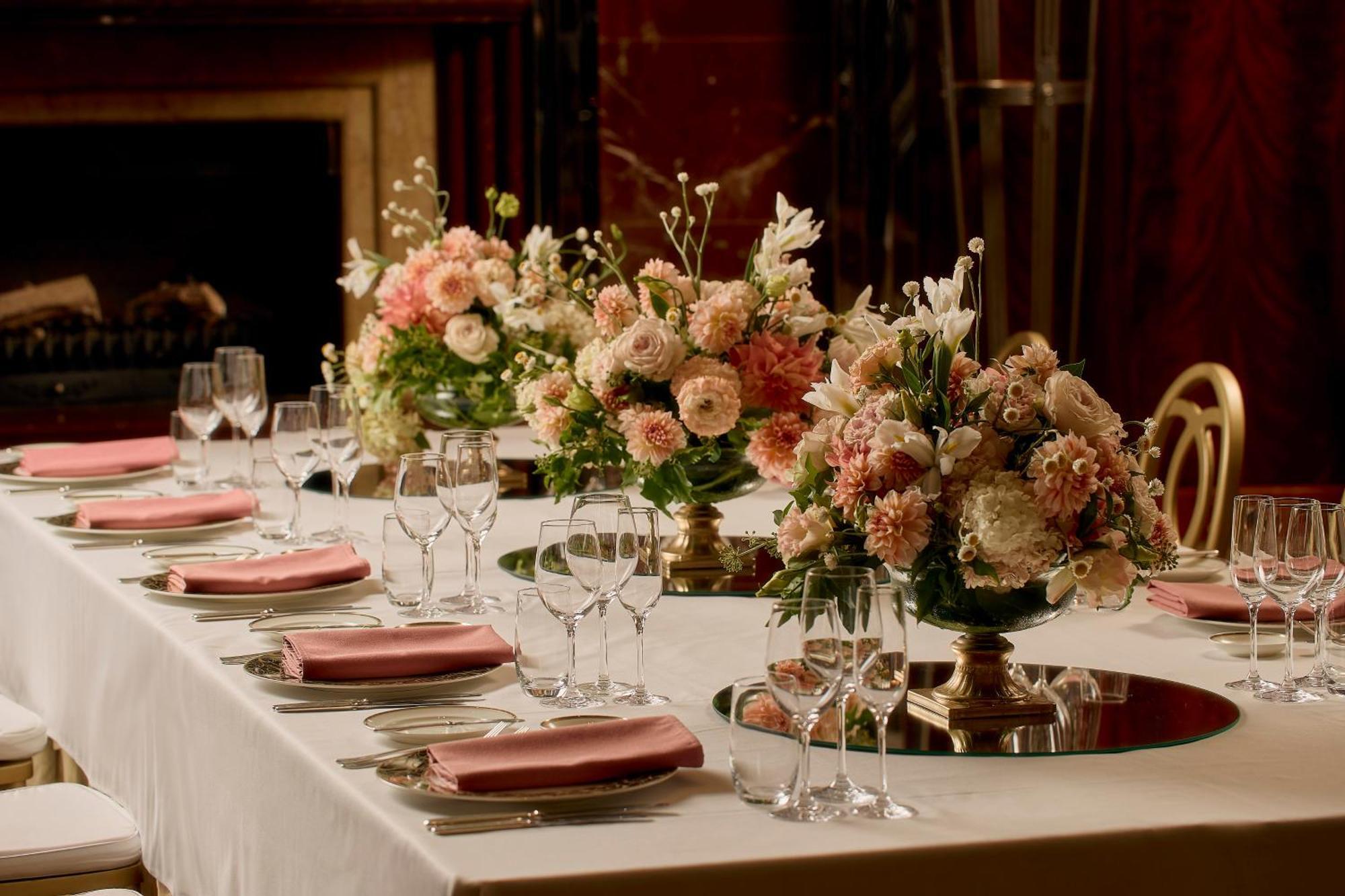 Hotel Park Hyatt Melbourne Esterno foto A table set for a formal dinner