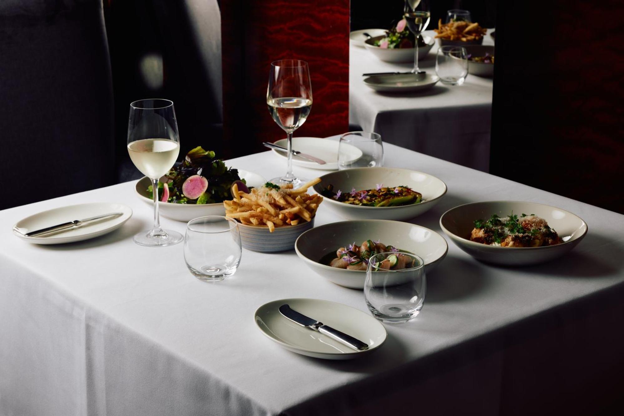 Hotel Park Hyatt Melbourne Esterno foto A selection of dishes at the restaurant