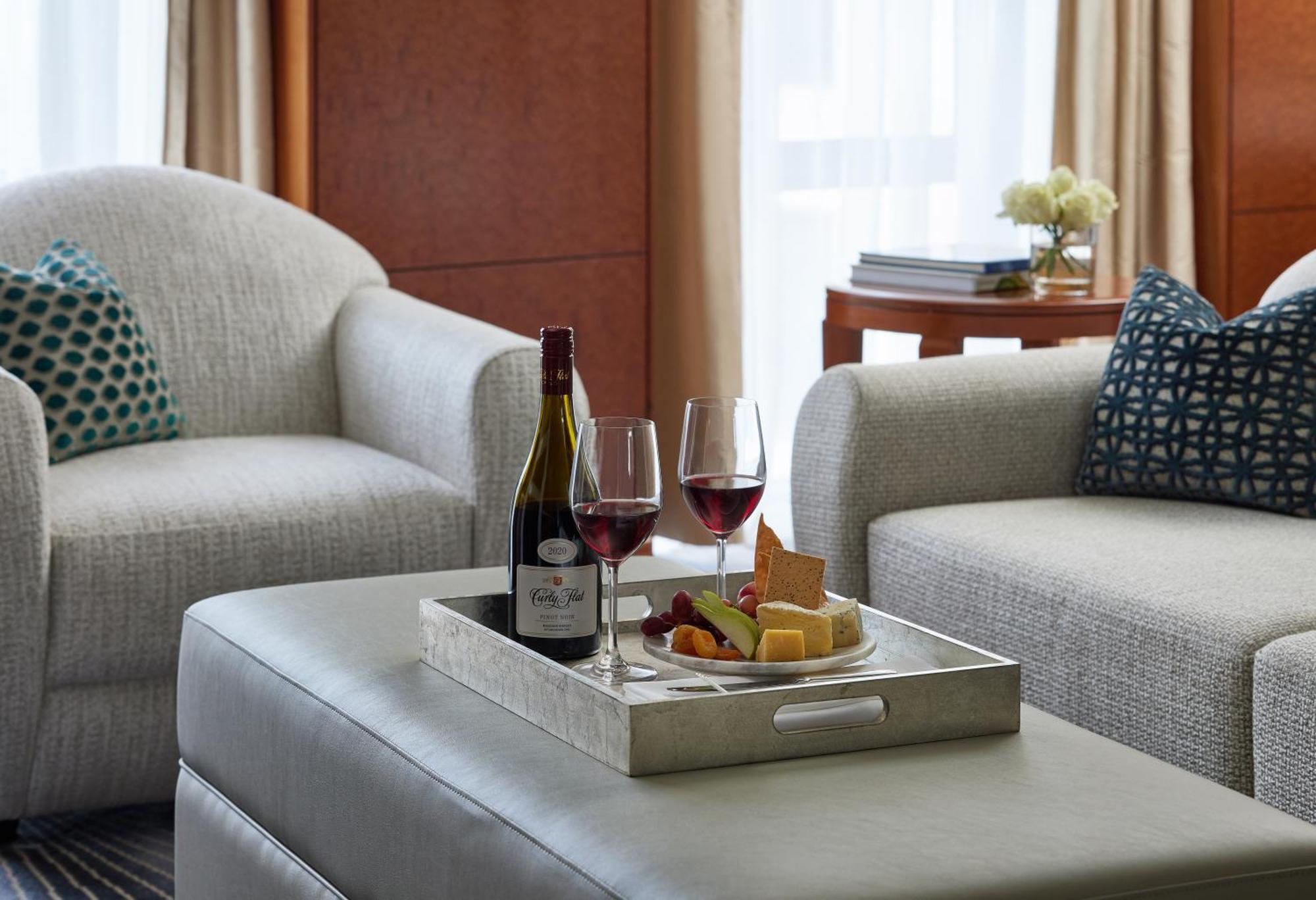 Hotel Park Hyatt Melbourne Esterno foto A wine and cheese platter