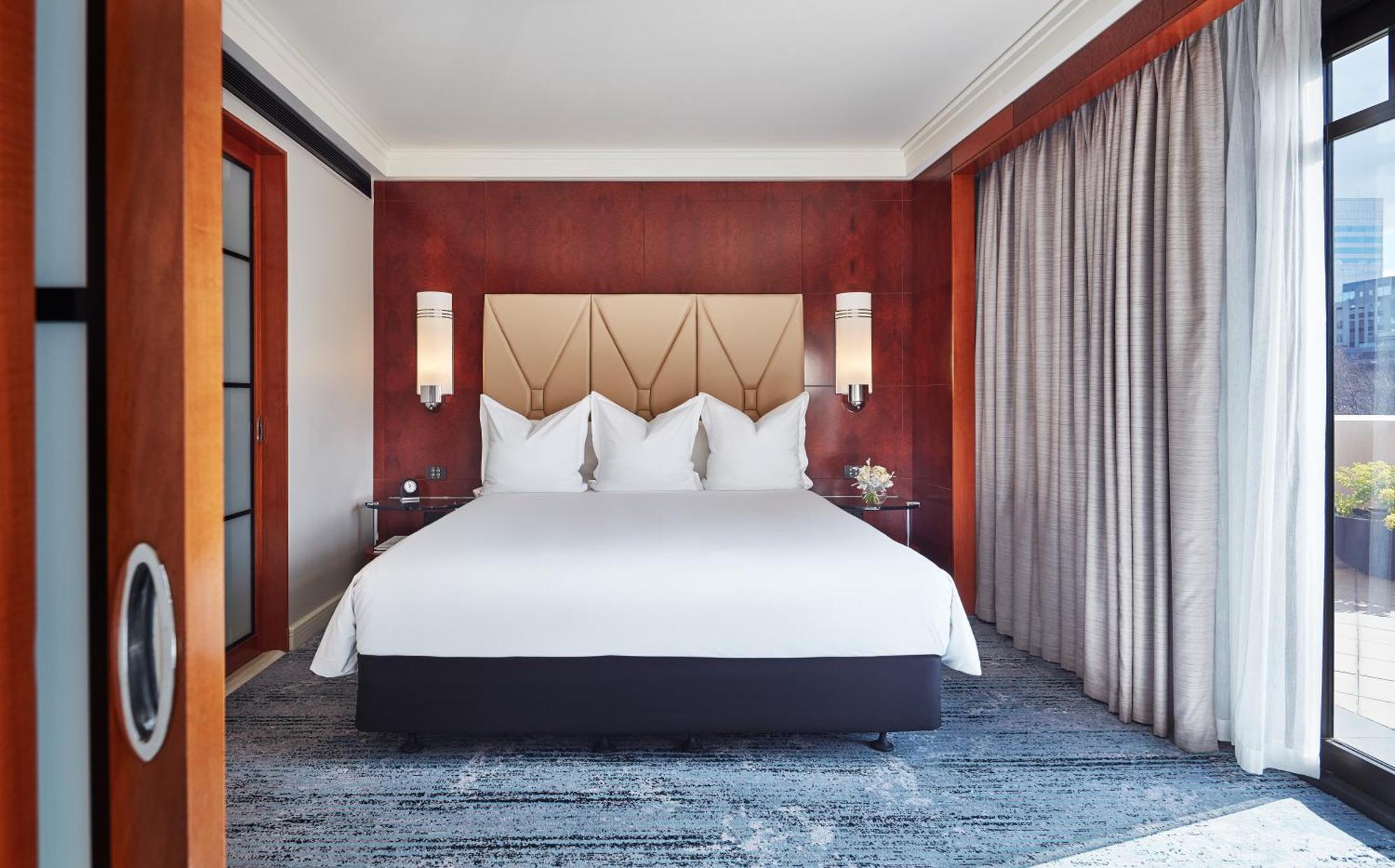 Hotel Park Hyatt Melbourne Esterno foto A bedroom at the InterContinental